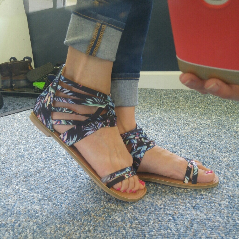 Strappy ankle wrap floral sandal - Picture 4 of 8